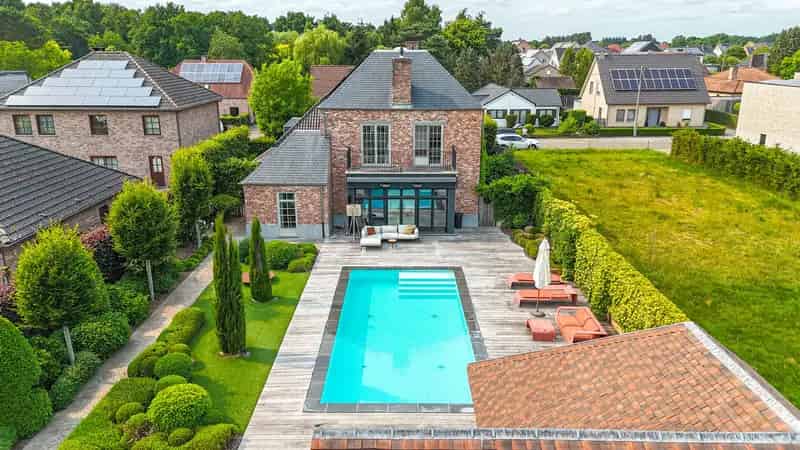 Exclusieve Villa met Zwembad in Koersel