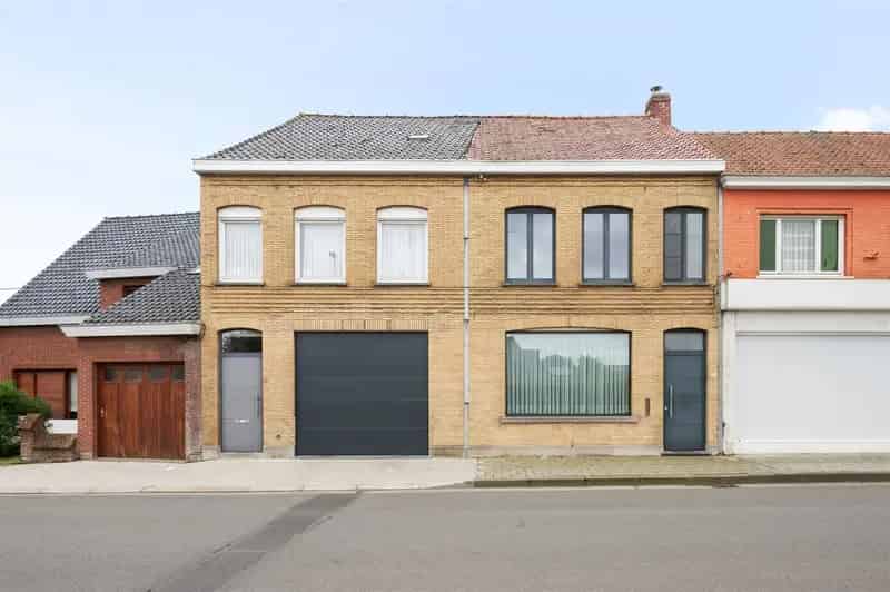 Huis met ruime garage opslag
