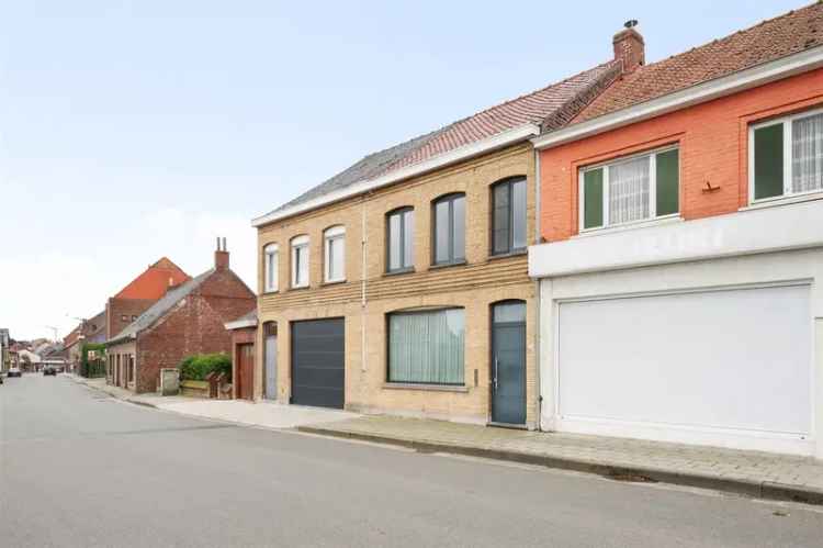 Huis met ruime garage/opslag