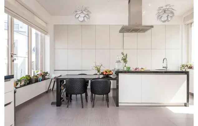 Huur 2 slaapkamer appartement van 250 m² in Antwerp