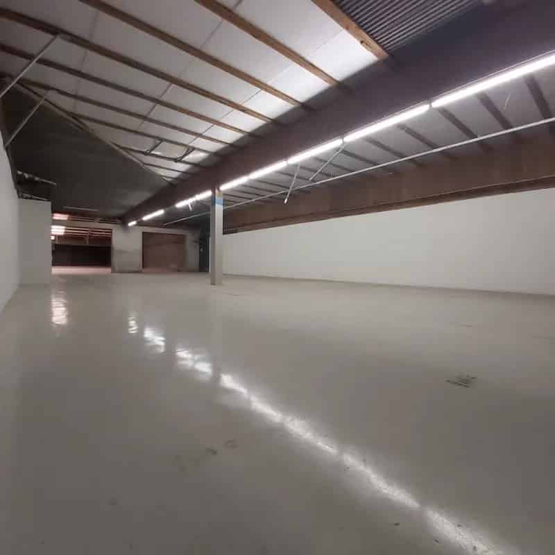 Magazijn 600 m² te Izegem - Vlotte Bereikbaarheid