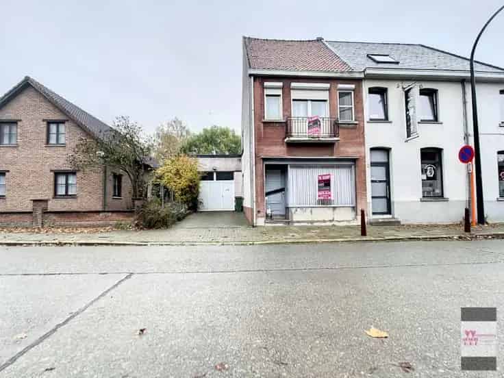 Huis Te Koop Aalst: Halfopen woning met garage en grote tuin
