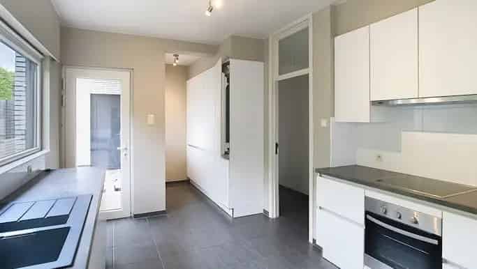 Huis met magazijn te huur in Oudenaarde 3 slaapkamers grote tuin