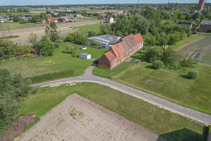 Te renoveren halfopen hoeve 10025m²  A-locatie