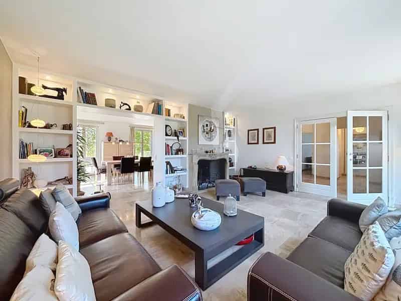 Ruime 3 Gevel Villa te Jezus Eik 6 slaapkamers