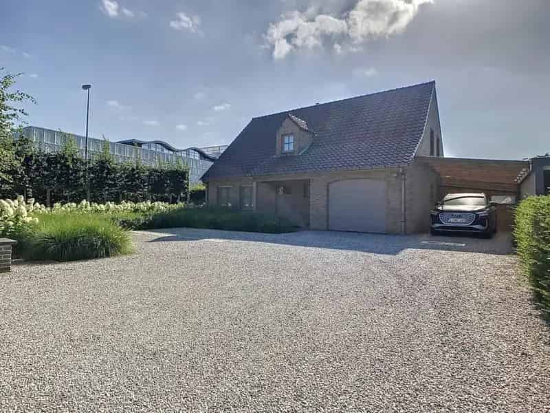 Huis te huur Waregem: Gerenoveerde woning met 3 slaapkamers en tuin