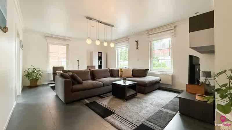 Gelijkvloers appartement met tuin en garage