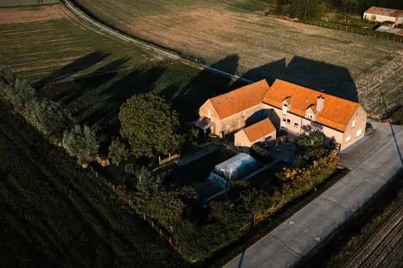 Landelijke woning te huur 3 slaapkamers 2 garages