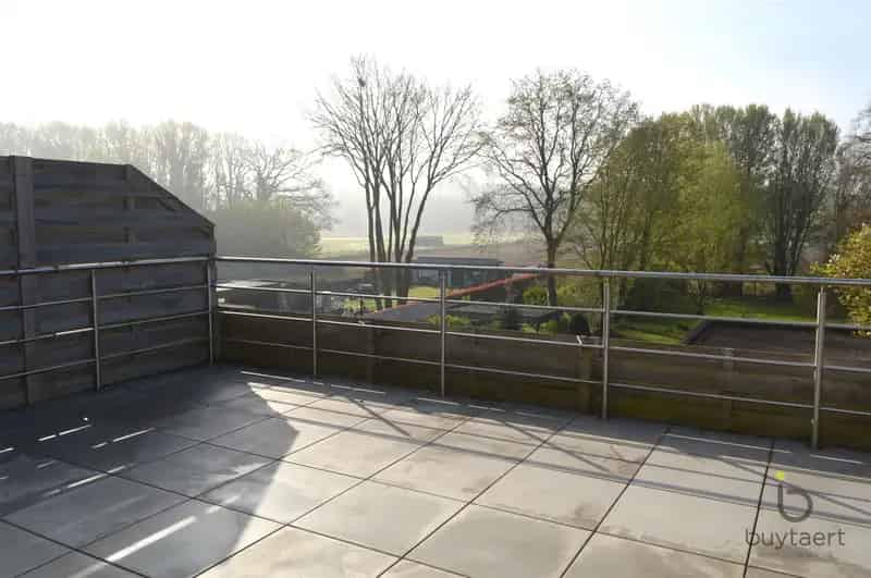 Appartement te koop: 1 slaapkamer, ruim terras, autostaanplaats
