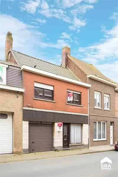 Huis te koop Nieuwkerke: 3 slaapkamers, garage, centrum