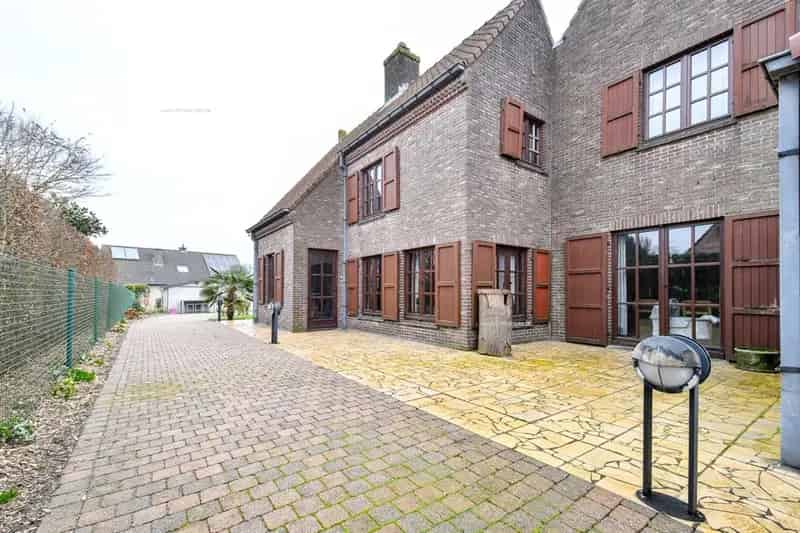 Ruime gezinswoning te Eeklo met 4 slaapkamers en grote tuin