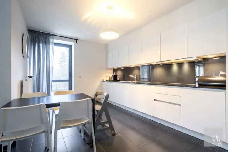 Te huur ruim appartement met tuin en garage in Zutendaal