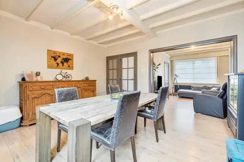 Huis te koop in Kuurne: 5 slaapkamers, tuin en centrale verwarming