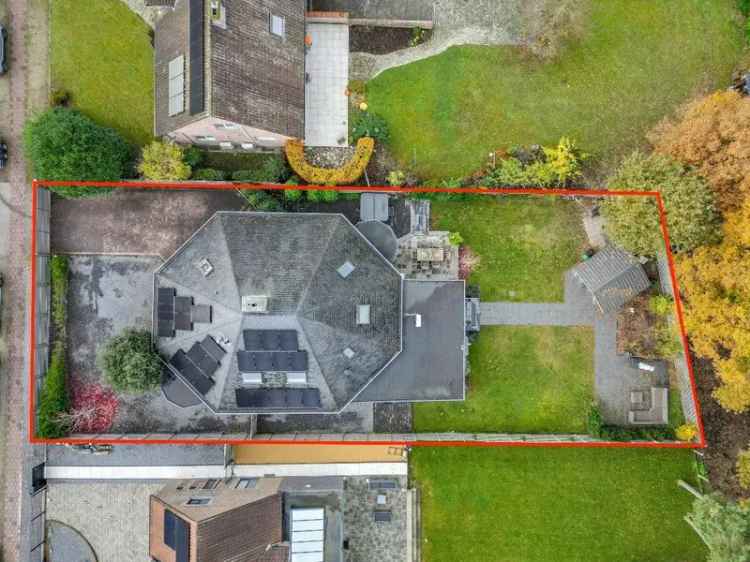 UITZONDERLIJKE VILLA MET EEN BEWOONBARE OPP. VAN 530 M2 TE MAASMECHELEN !