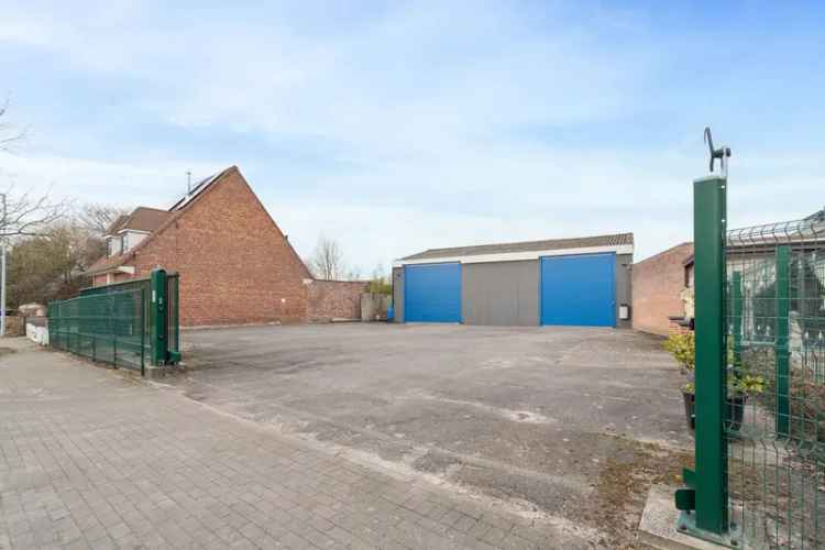 Werkplaats/magazijn van ongeveer 160 m² gelegen te Merelbeke.