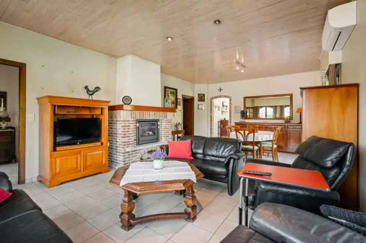 Goed onderhouden woning te Vosselaar met zolder en garage