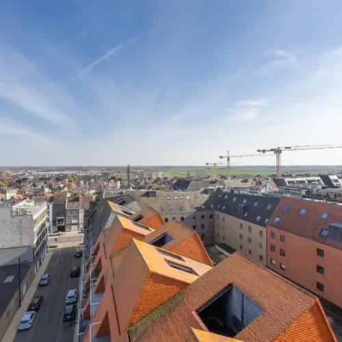 Zonnig Duplex Appartement met Panoramisch Uitzicht Nabij Strand
