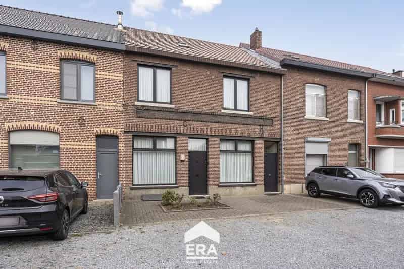 Huis te huur Bree: Ruime stadswoning met renovatiepotentieel