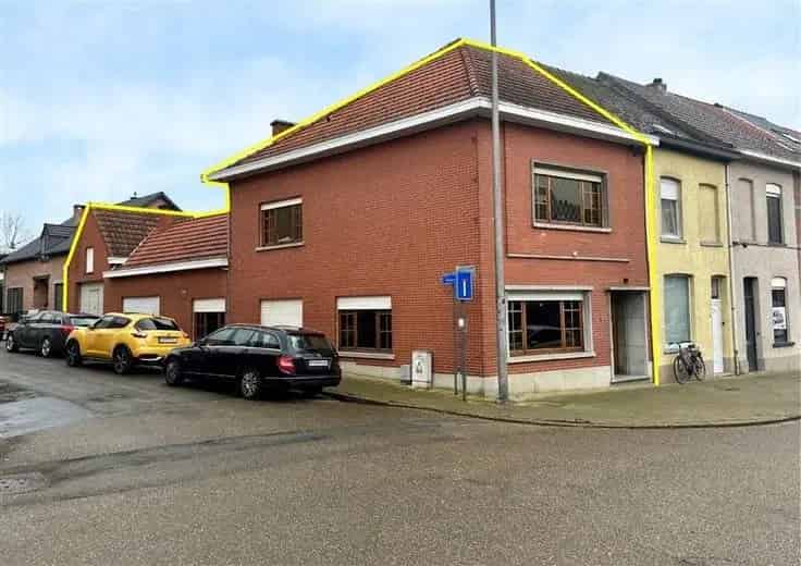 Huis Te Koop: Ruime woning met renovatiepotentieel