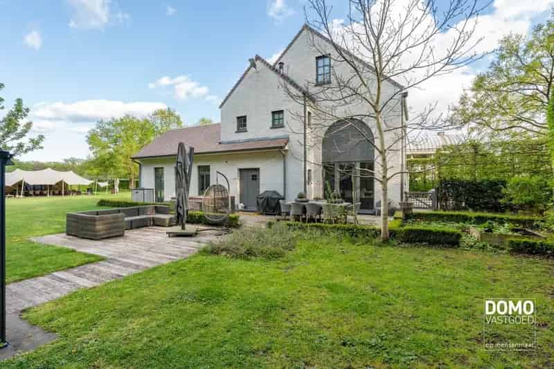 Exclusieve villa, zeer rustig gelegen, aan de groene bossen van Bolderberg.