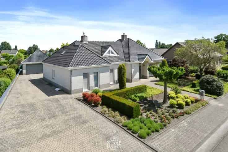 Villa te Koop: 4 slaapkamers, 2 badkamers, vrijstaande garage