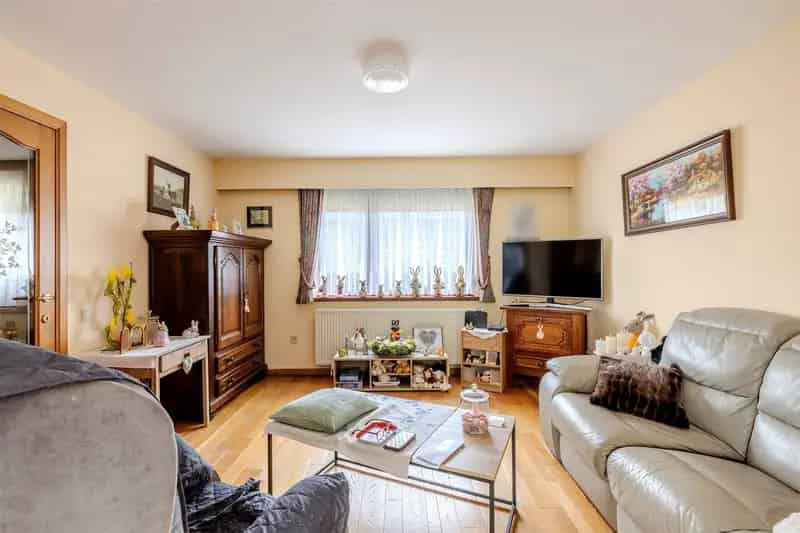 Ruime 3 Slaapkamer Woning met Tuin en Carport
