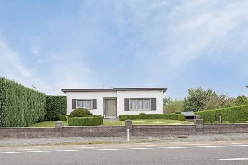 Huis te koop 211m² 2 slaapkamers 16a tuin garage