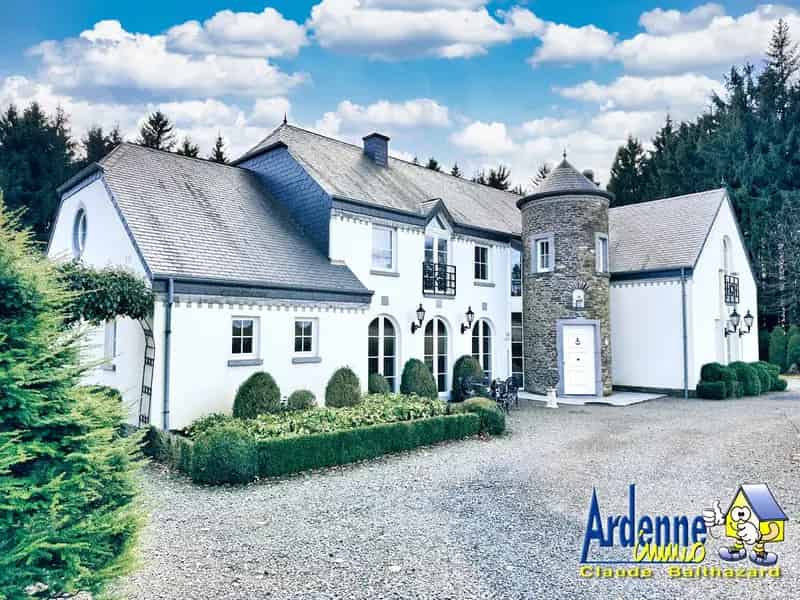 Luxueus Domein te Houffalize: Vakantiewoning in Weelderige Natuur