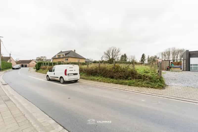Landelijke Bouwgrond voor Ruime Driegevelwoning