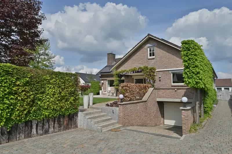 Royale woning met zonnepanelen te Lanaken