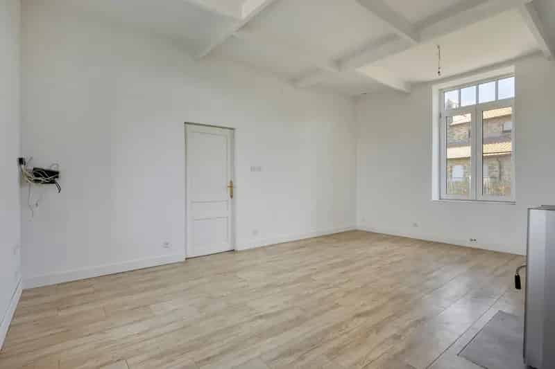 Gedeeltelijk gerenoveerde woning met uitzicht 14 are