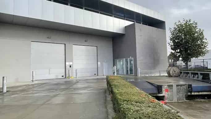 Magazijn te huur Deinze 2120m² met Buitenopslag en Kantoren