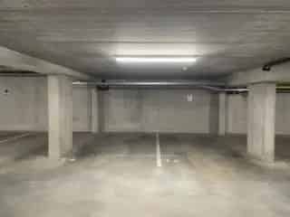 5 Parkeerplaatsen te Koop Laken Nabij Parken