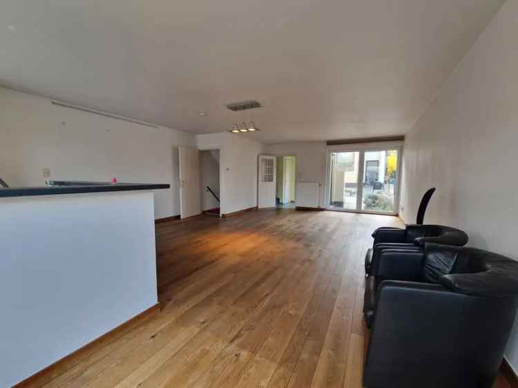 Ruime woning 3 slaapkamers uitstekende ligging
