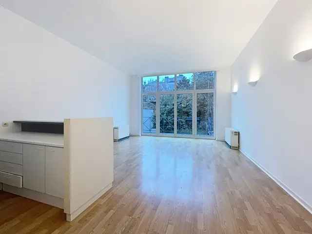 Te huur appartement in Ixelles met duplex en ruime indeling