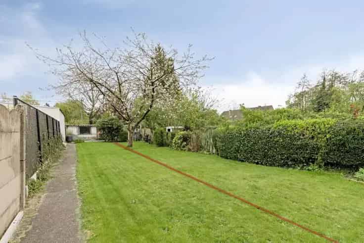 Te renoveren huis met tuin te koop Kontich