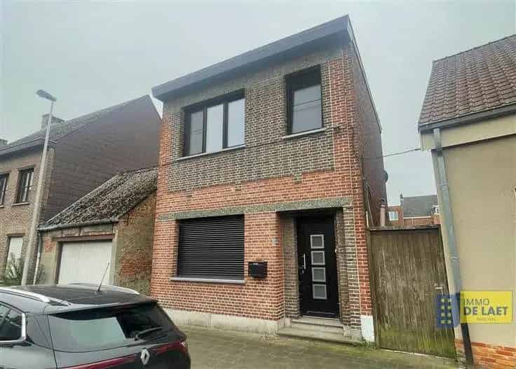 Huis Te Koop Nijlen: Renovatieproject met 3 slaapkamers en diepe tuin