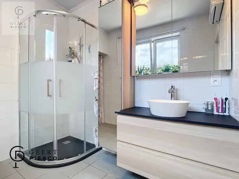 Huis te Koop Montenaken: Ruime Gezinswoning met Potentieel