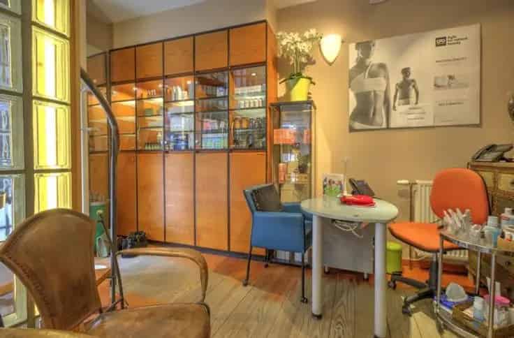 Huis Te Koop Hyper Centrum: Salon Esthétique + Bureaux