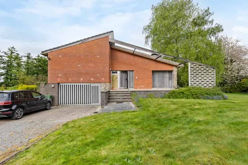 Huis te koop: Seventies bungalow met bouwpotentieel