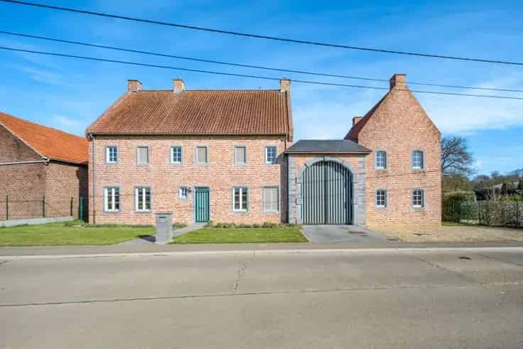 Villa Te Koop: Landhuis met Zorgwoning en Panoramisch Uitzicht