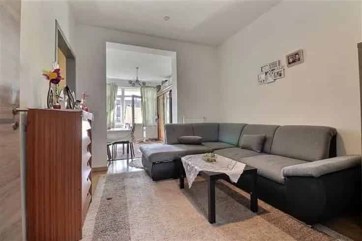 Appartement te koop: 1 slaapkamer + bureau, terras, gerenoveerd