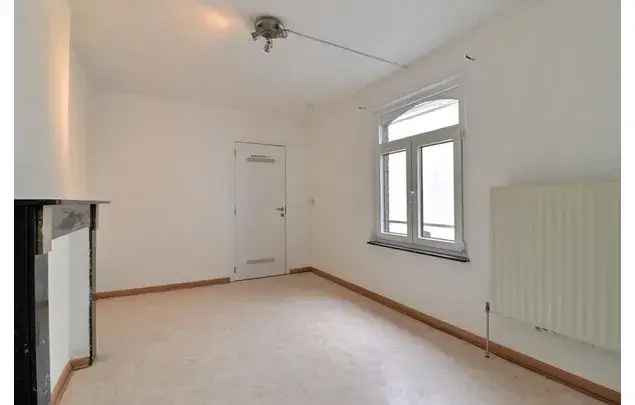 Huur 4 slaapkamer huis van 185 m² in Namur