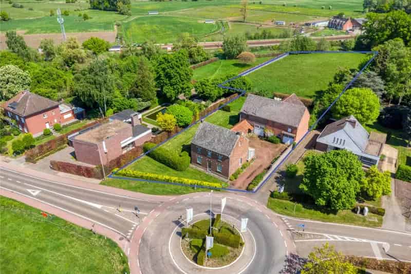 Statige woning met bijgebouw 61a 87ca