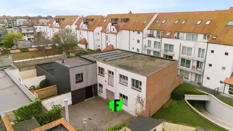 Huis te koop: Ruime woning met garage 6 auto's nabij strand