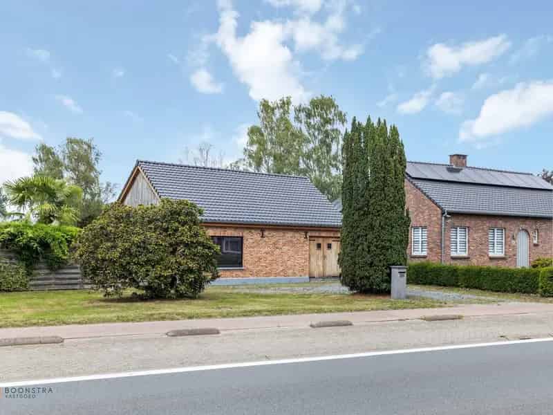 Huis te koop Putte: Renovatieproject met grote tuin