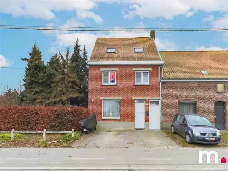 Huis te koop Oostrozebeke: 3 slaapkamers, tuin en terras