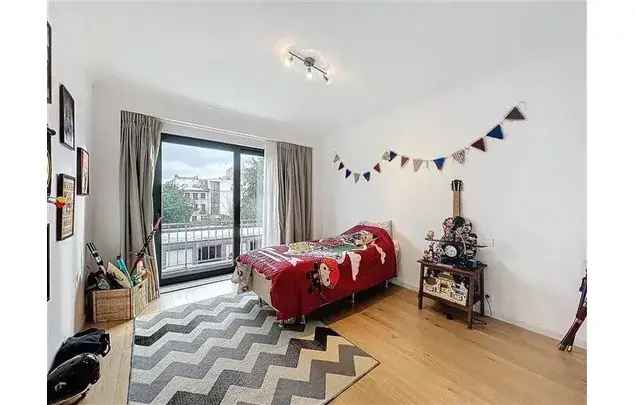 Huur 4 slaapkamer appartement van 205 m² in Brussels