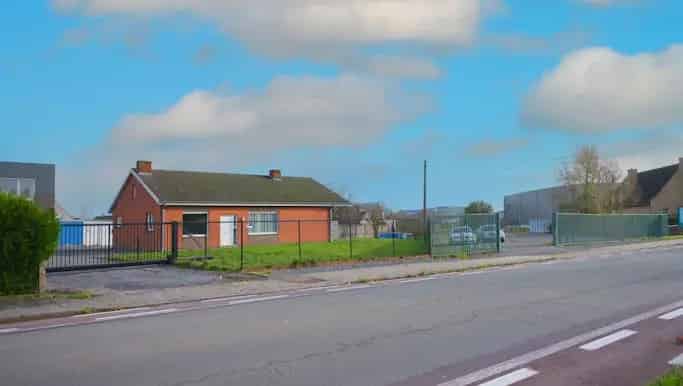 Industriegrond te Koop Roeselare 4075m² Handel Kantoor Praktijk