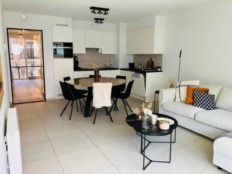 Appartement te Koop Middelkerke: Instapklaar met Garage en Inboedel